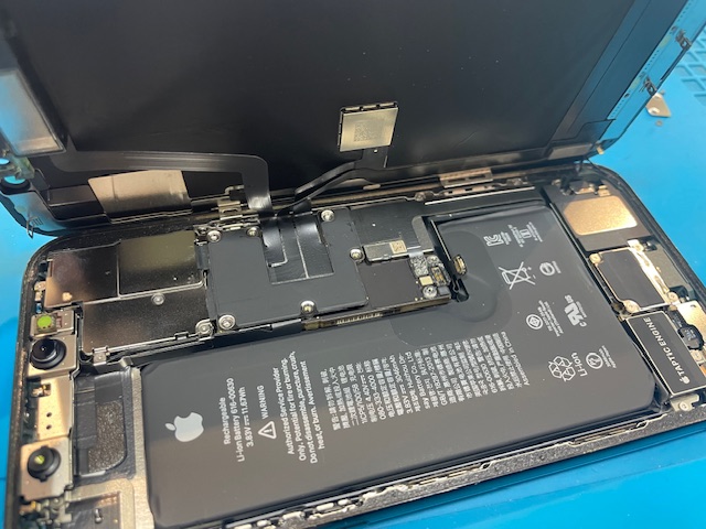 【長久手店】iPhone11proのバッテリー交換