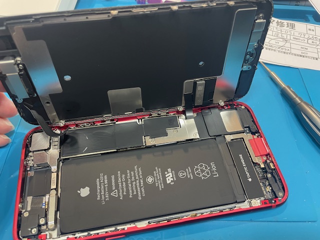 【長久手店】iPhoneSE2のバッテリー交換【日進市からご来店】