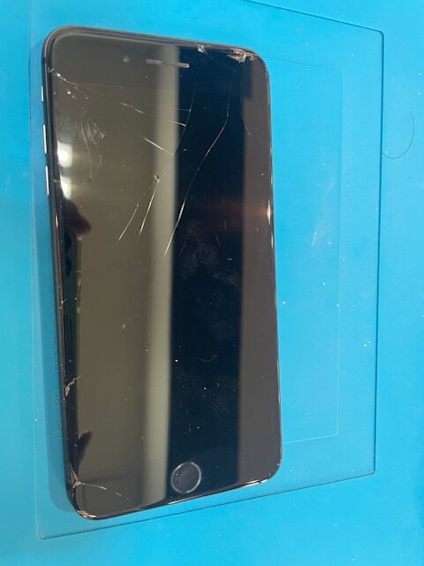 【長久手店】iPhone8Plusの画面交換【瀬戸市からご来店】