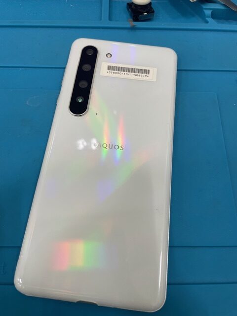 【長久手店】AQUOSR5Gのバッテリー交換【尾張旭市からご来店】
