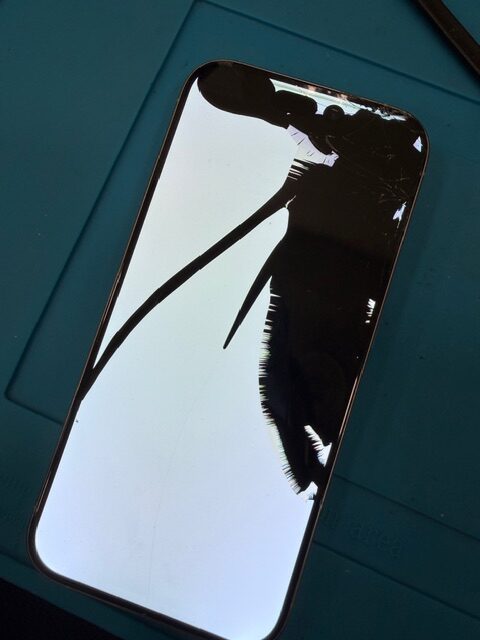 【長久手店】iPhone15proの画面交換【瀬戸市からご来店】