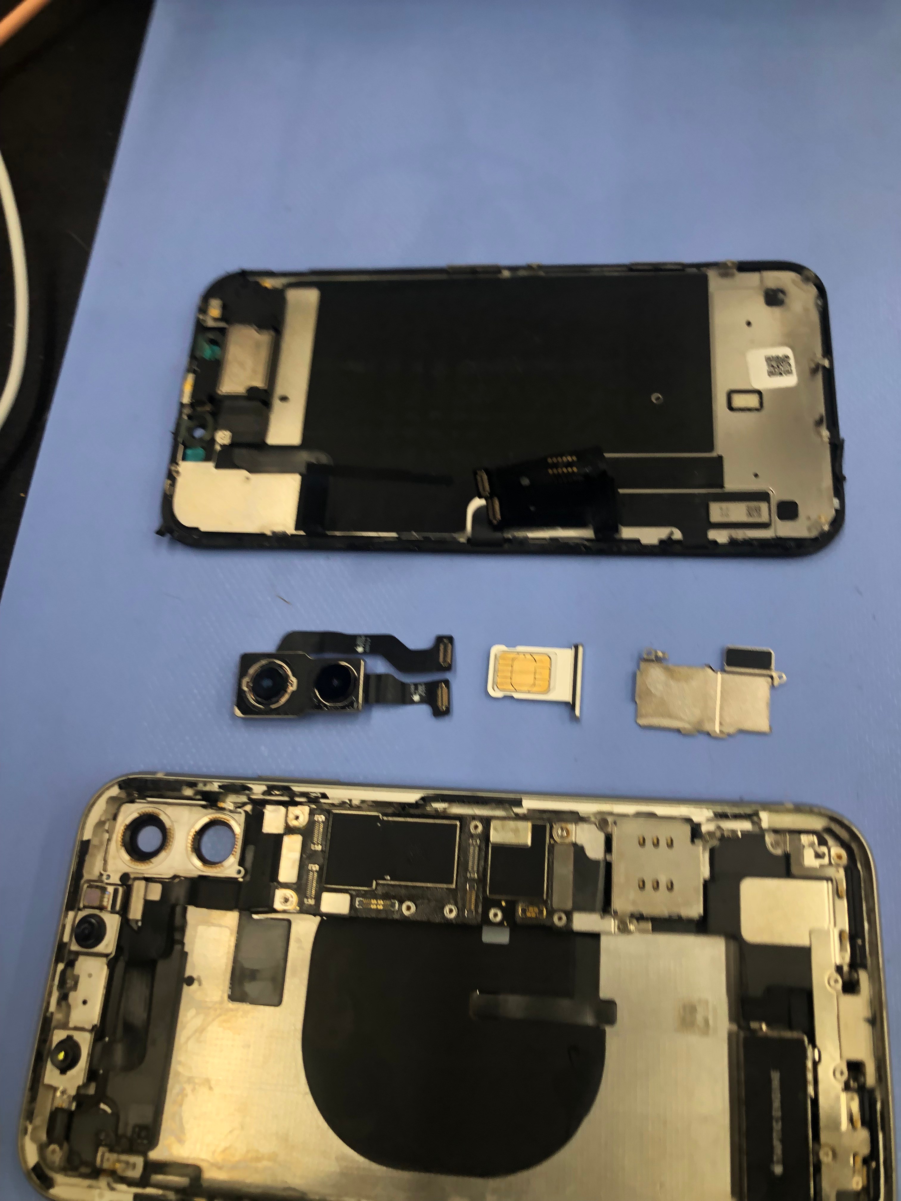 カバンに入れてたiPhone11ですが、お茶のキャップが開いていて水没しま