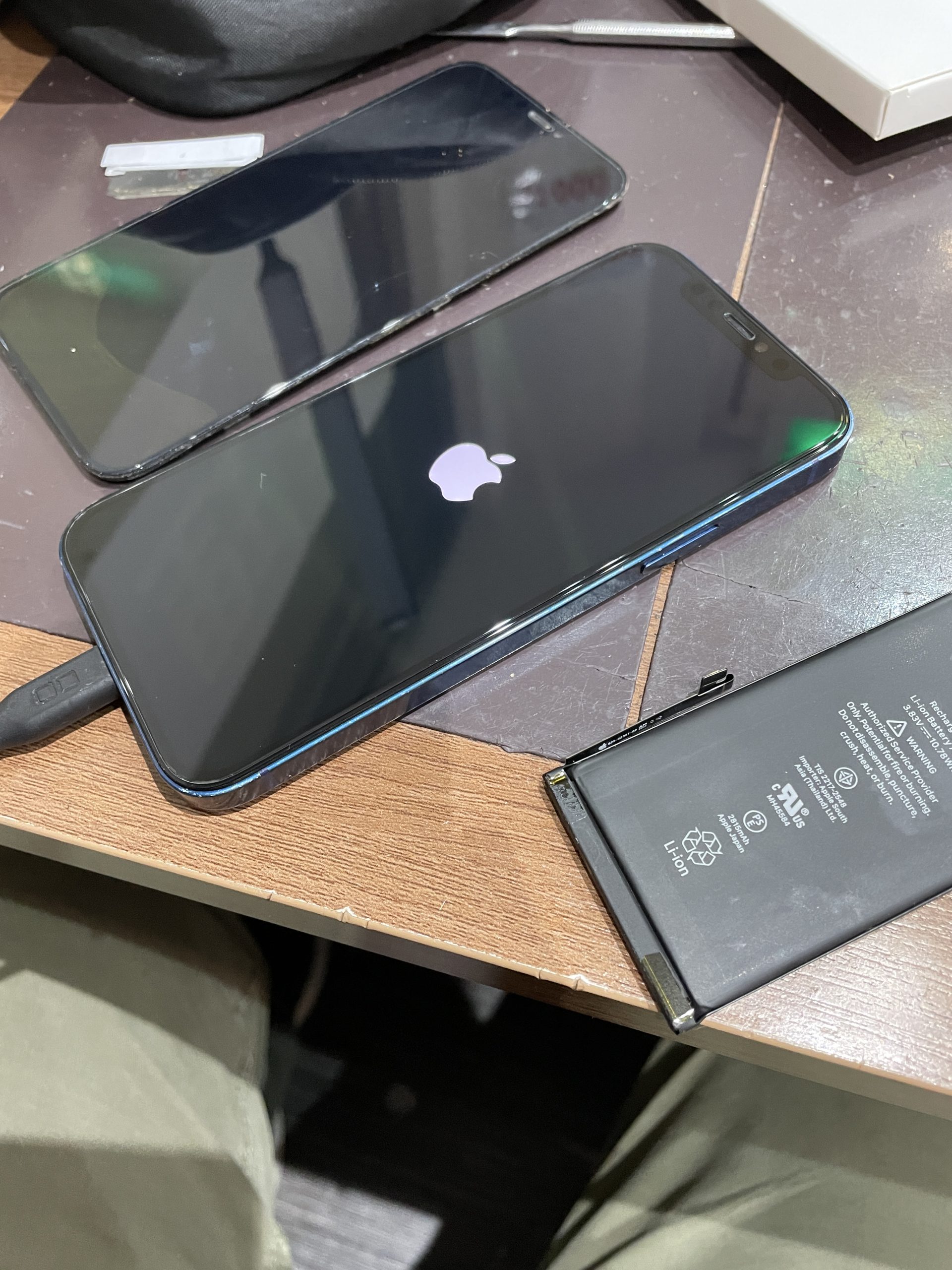 【長堀店】iPhone12の画面・バッテリー修理【中央区からご来店】