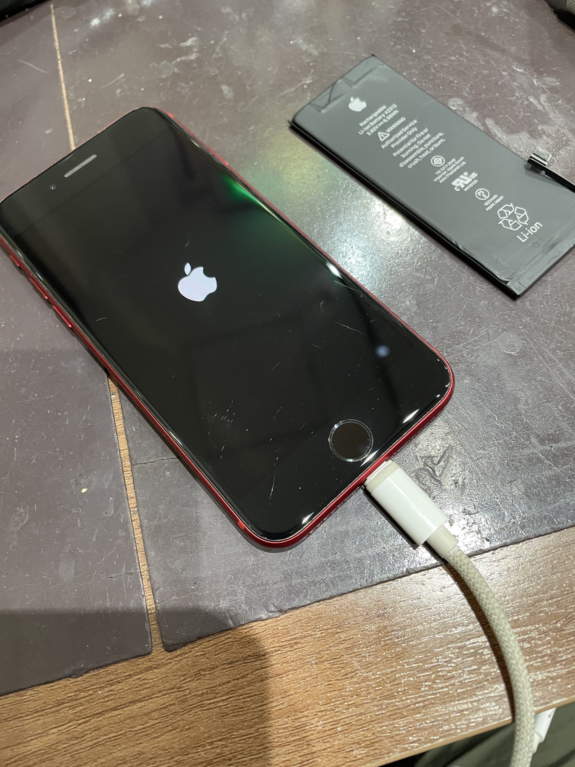 【長堀店】iPhoneSE(第2世代)のバッテリー交換【東成区からご来店】