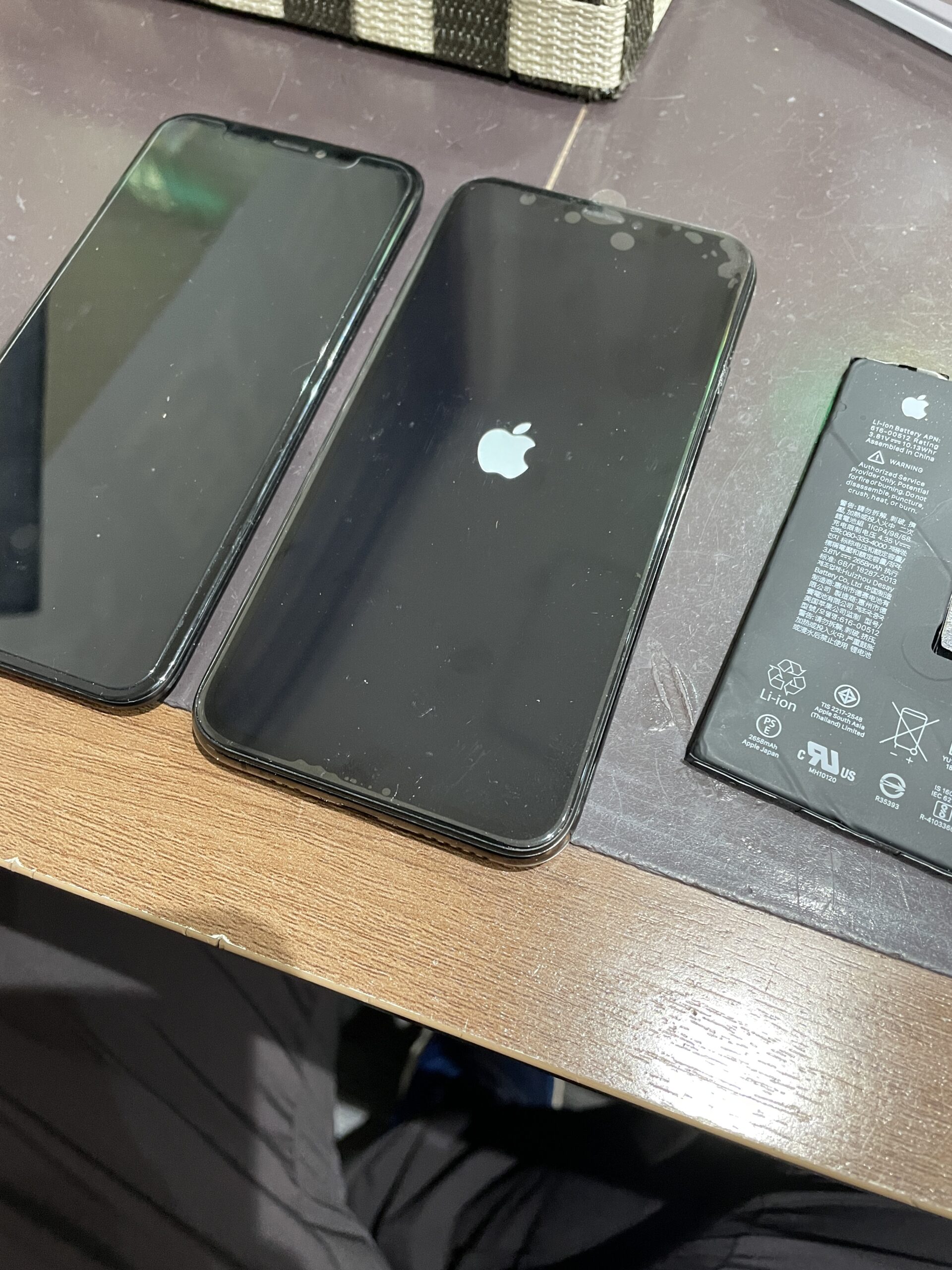 【長堀店】iPhoneXsの画面・バッテリー修理【八尾市からご来店】