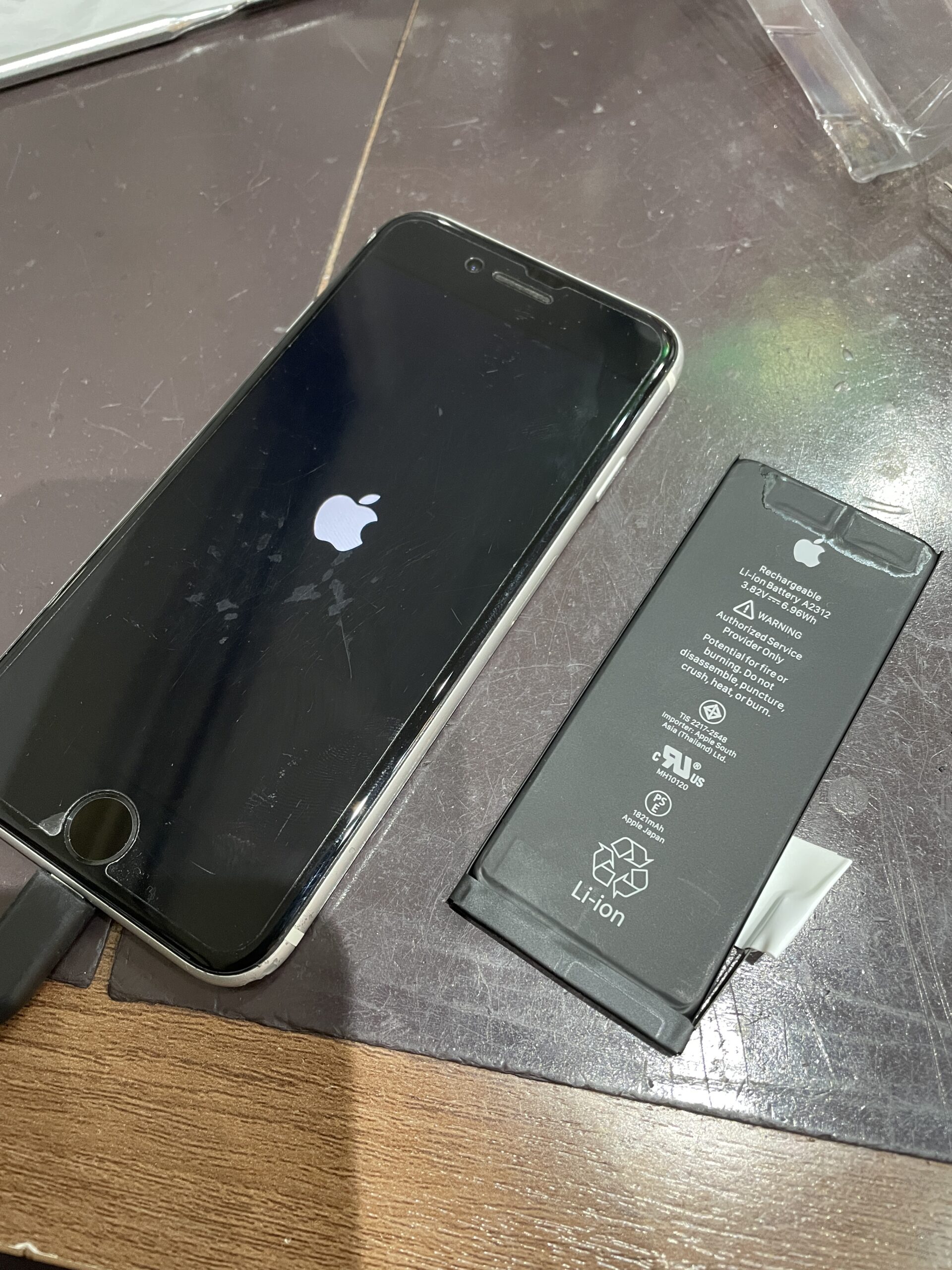 【長堀店】iPhoneSE(第2世代)のバッテリー修理【西区からご来店】