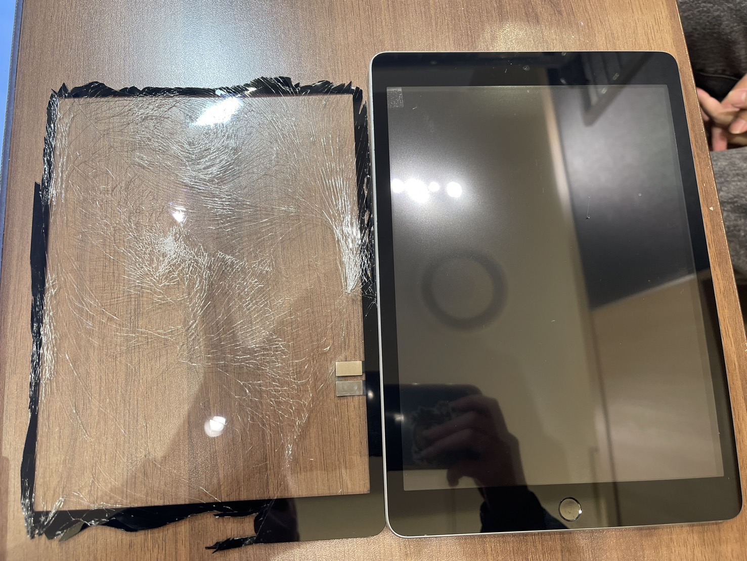 ipad第9世代cellular256GBapple care交換品 アクルス店】iPad 第9世代 画面交換 - iPhone修理・iPad修理 スマート