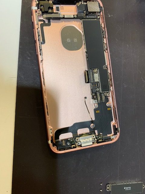 充電出来ないiPhone7【iPhone修理名古屋】スマートクールイオンモール大高店　営業時間10時～22時