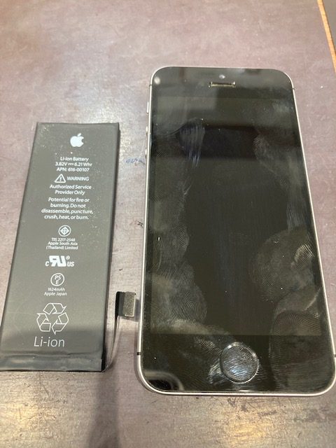 iPhoneSEバッテリー交換<大府市よりお越しのお客様>