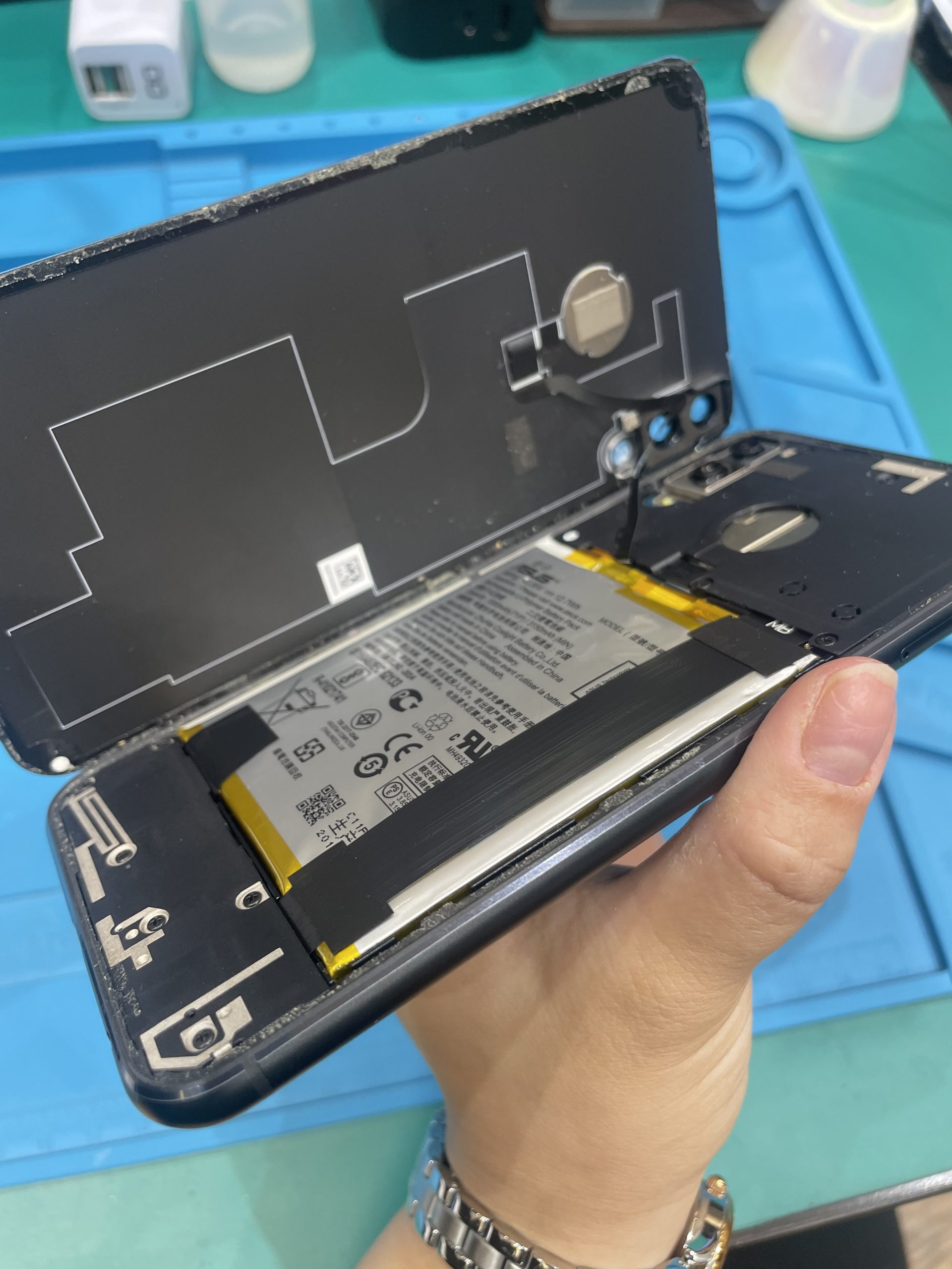 【熱田店】ASUS Zenfone5 バッテリー交換修理　中川区よりご来店