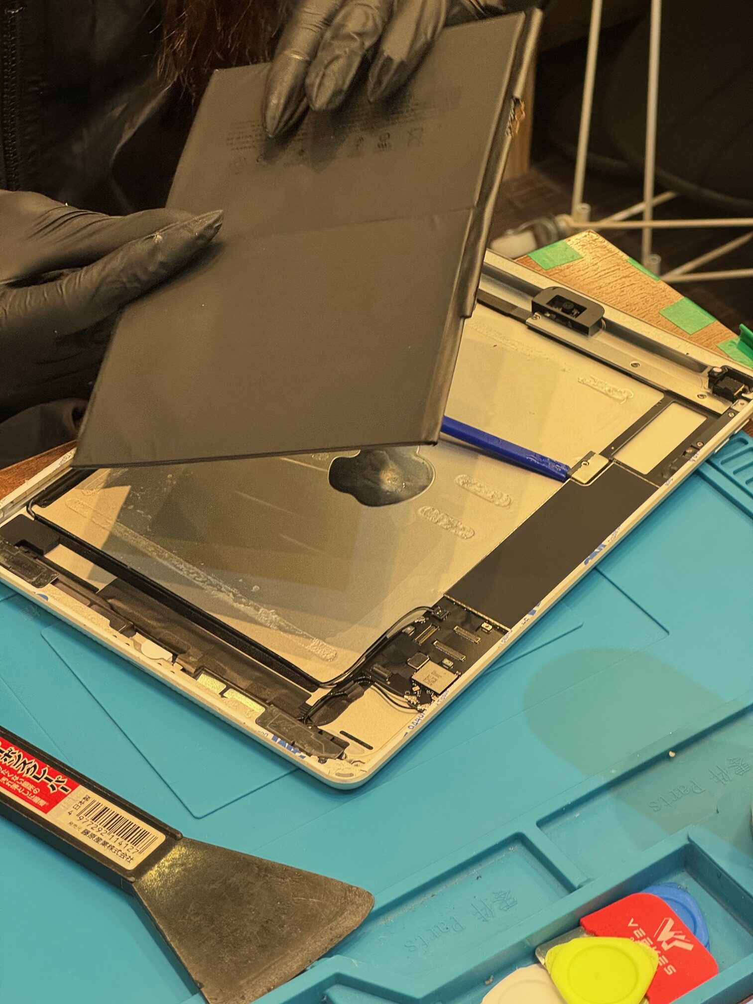 iPad (第9世代)のバッテリー交換【北谷町からご来店】