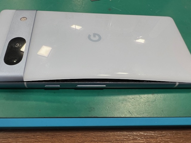 【大牟田店】Googlepixel7aの膨張バッテリー交換【荒尾市からご来店】