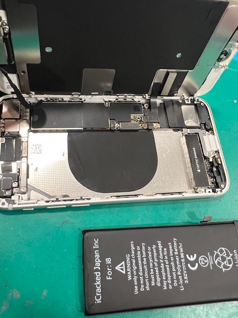 【大牟田店】iPhone8のバッテリー交換【荒尾市からのお客様】