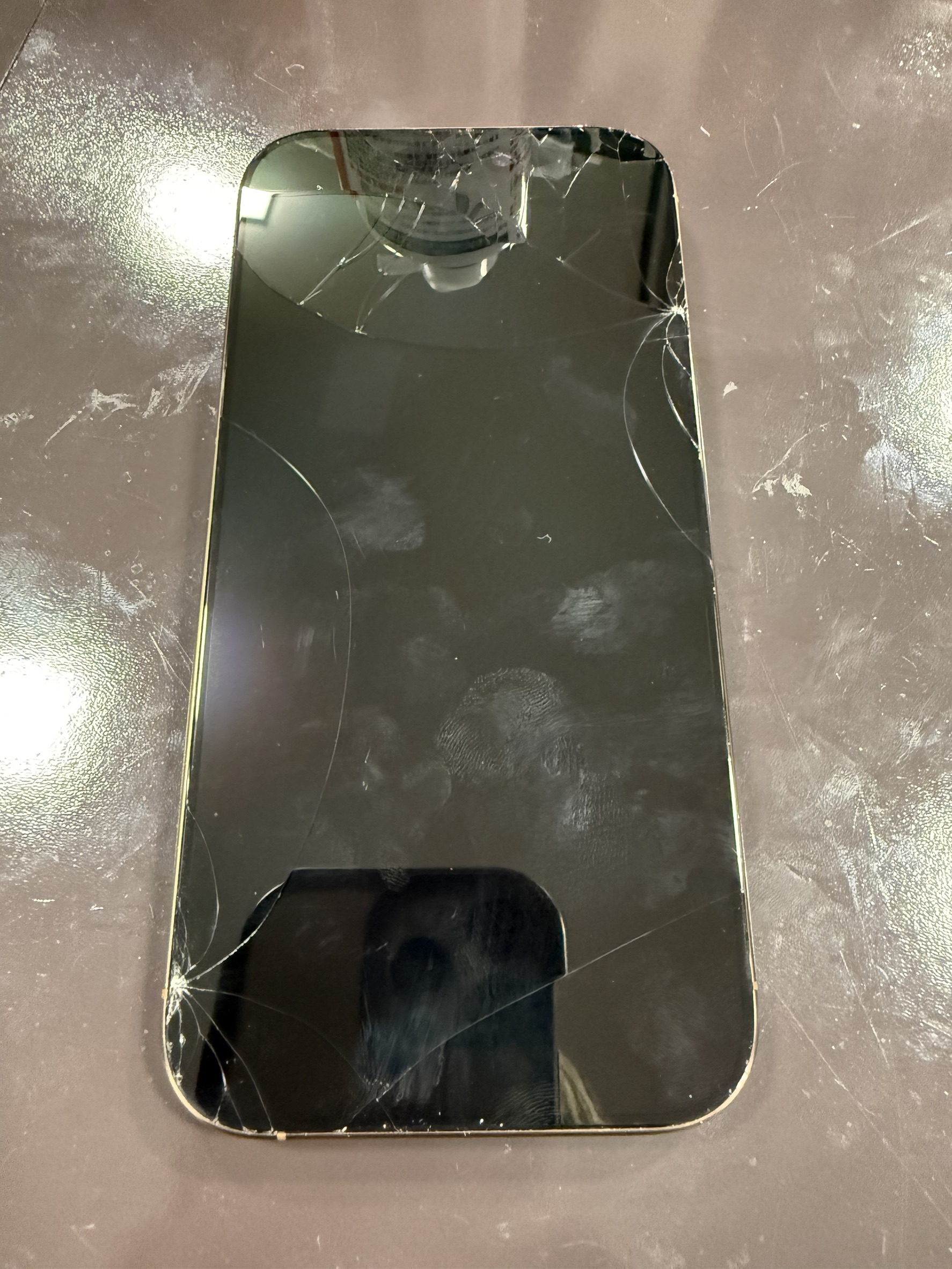 iPhone 16Pro】画面割れも修理可能です！ | iPhone修理・iPad修理