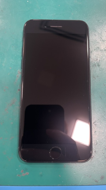 画面が割れてしまったiPhone8の画面交換【玉名市】 | iPhone修理・iPad