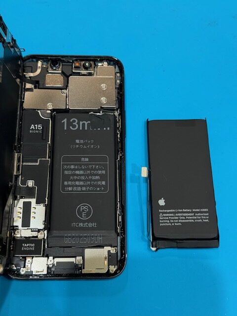 【あべの店】iPhone13miniのバッテリー交換【住吉区からご来店】