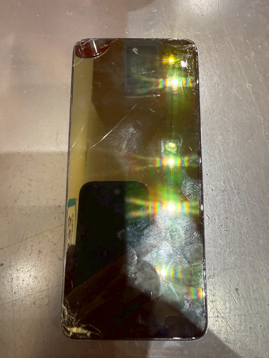 堺北花田店】画面割れでタッチができないMotorola moto G64y 5Gの画面