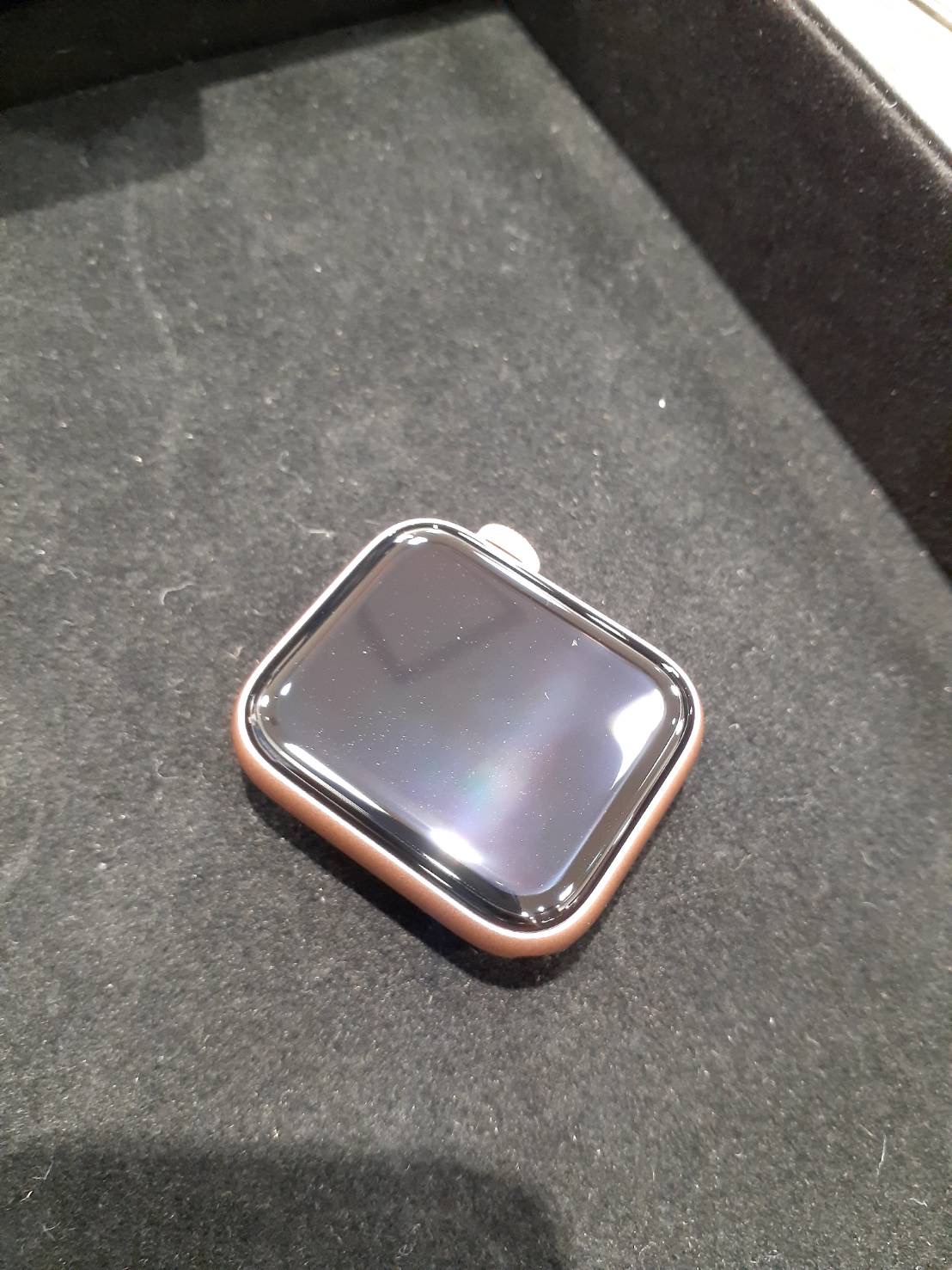 ApplewatchだってiPhoneと一緒！保護してないと割れてしまう！！【ららぽーと立川立飛】