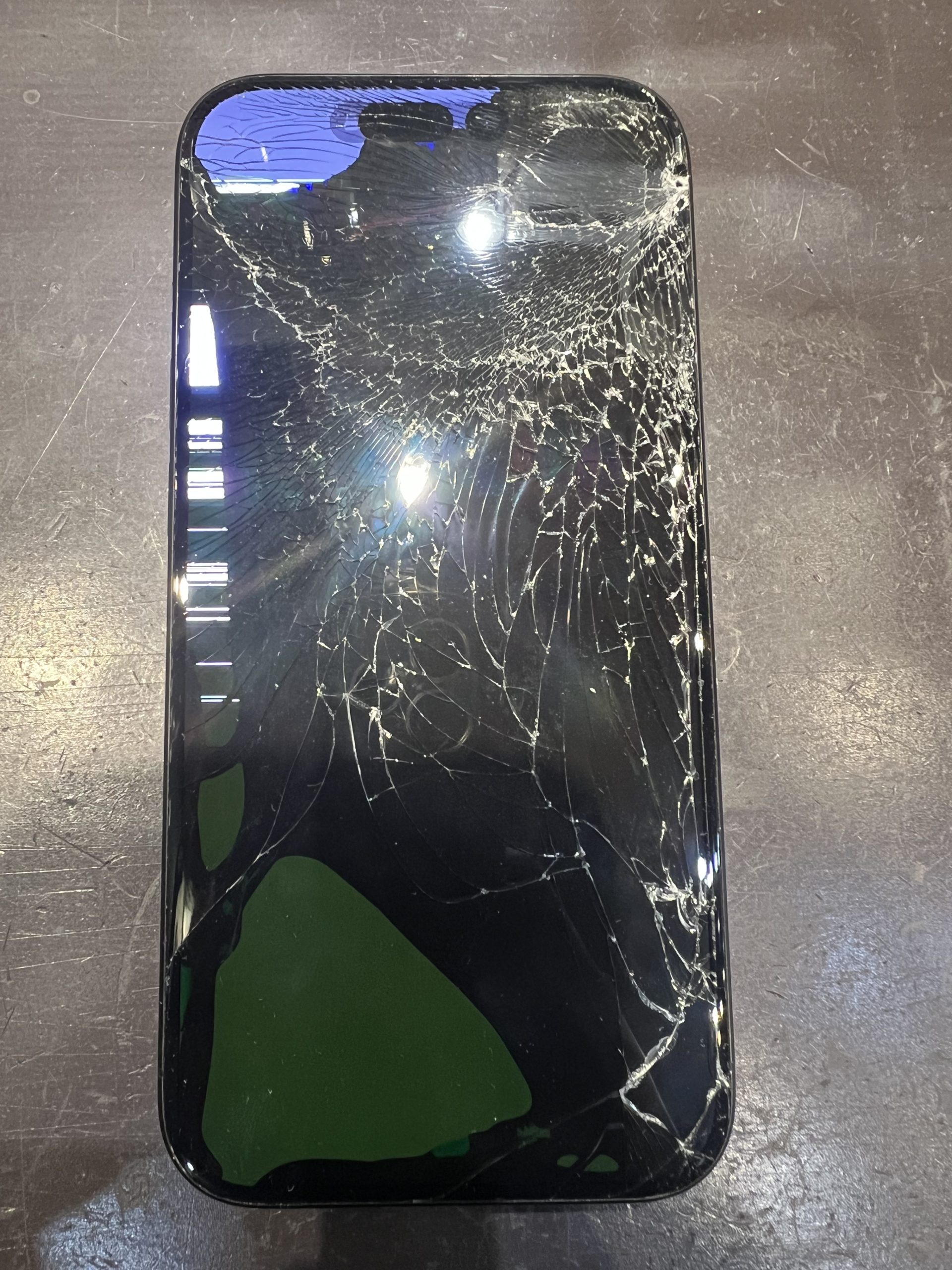 iPhone15　画面修理　【高松市からご来店】
