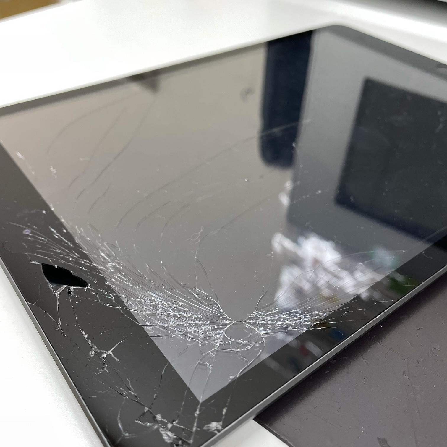 iPad7ガラス割れ修理 京都府精華町よりご来店のお客様