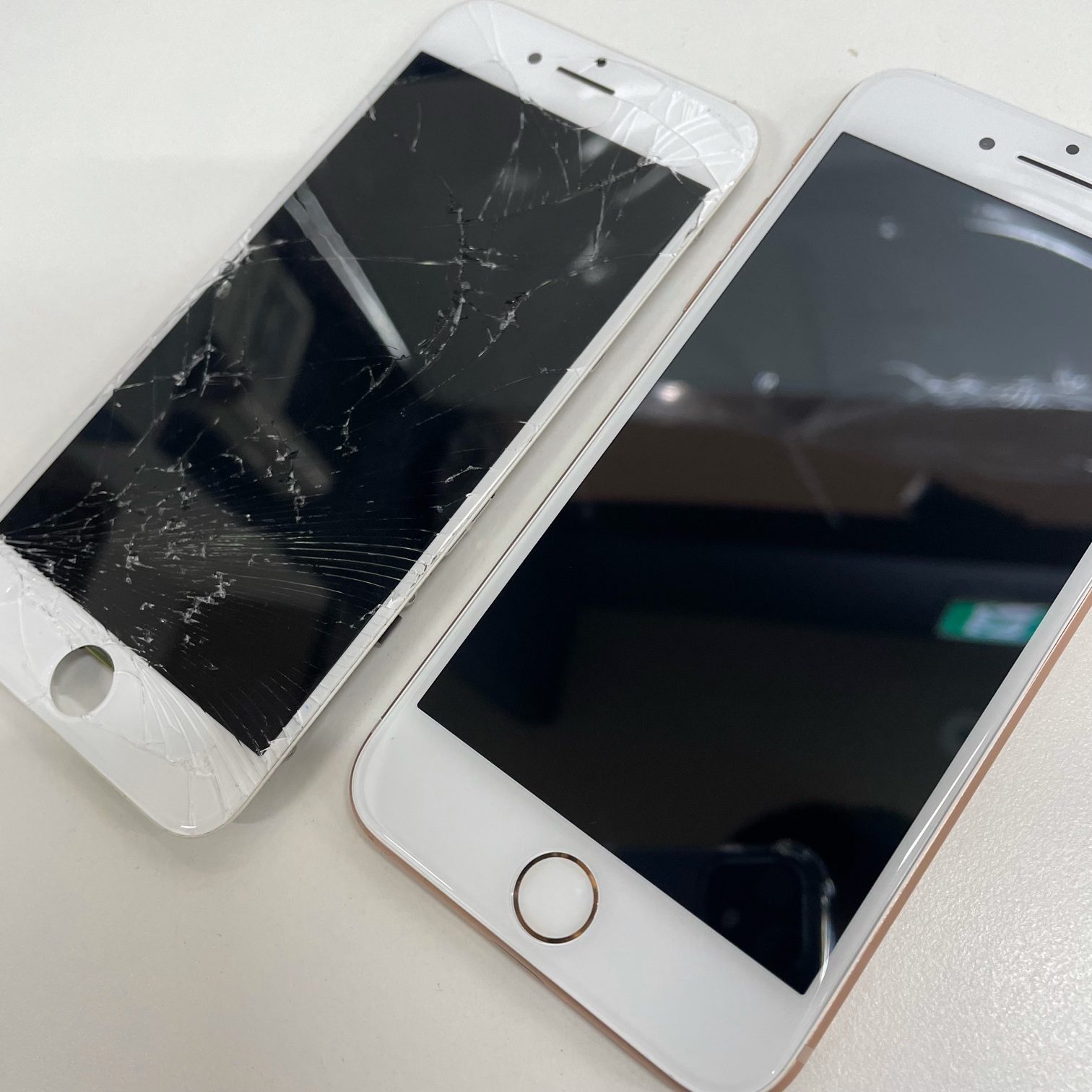 iPhone8画面修理とバッテリー交換をセットでお得に修理致しました！