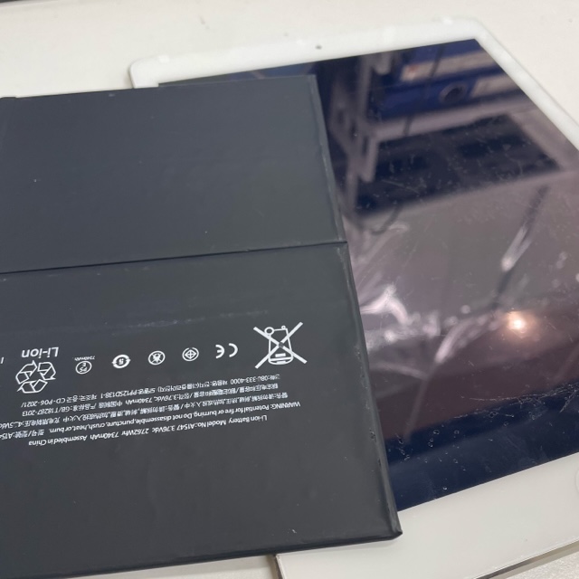 iPadAir2バッテリー交換修理/奈良市登美ヶ丘よりご来店