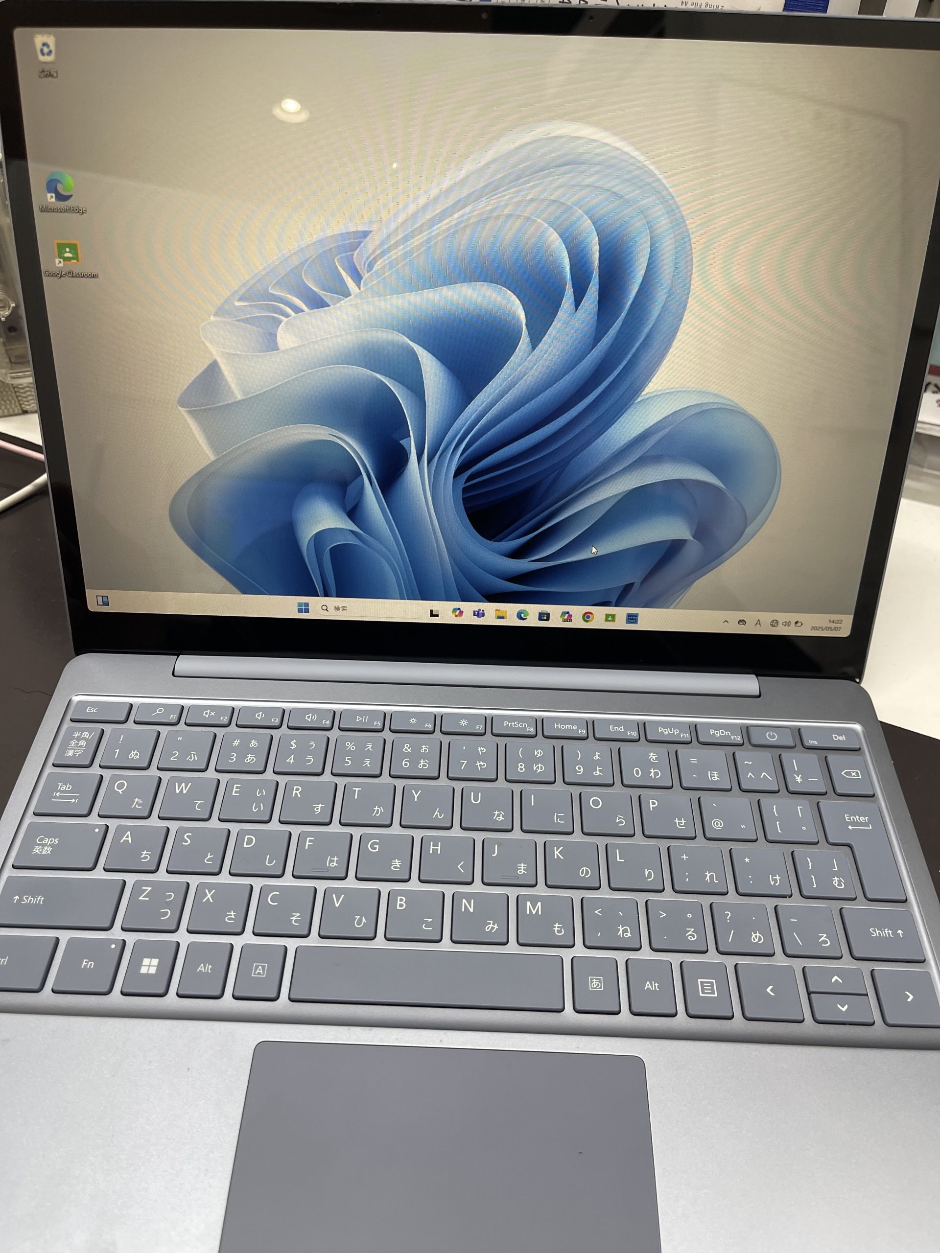 京都府京田辺 より Surface Laptop Go2 液晶不良のPC修理のご依頼