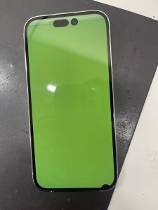 iPhoneの画面が緑色に