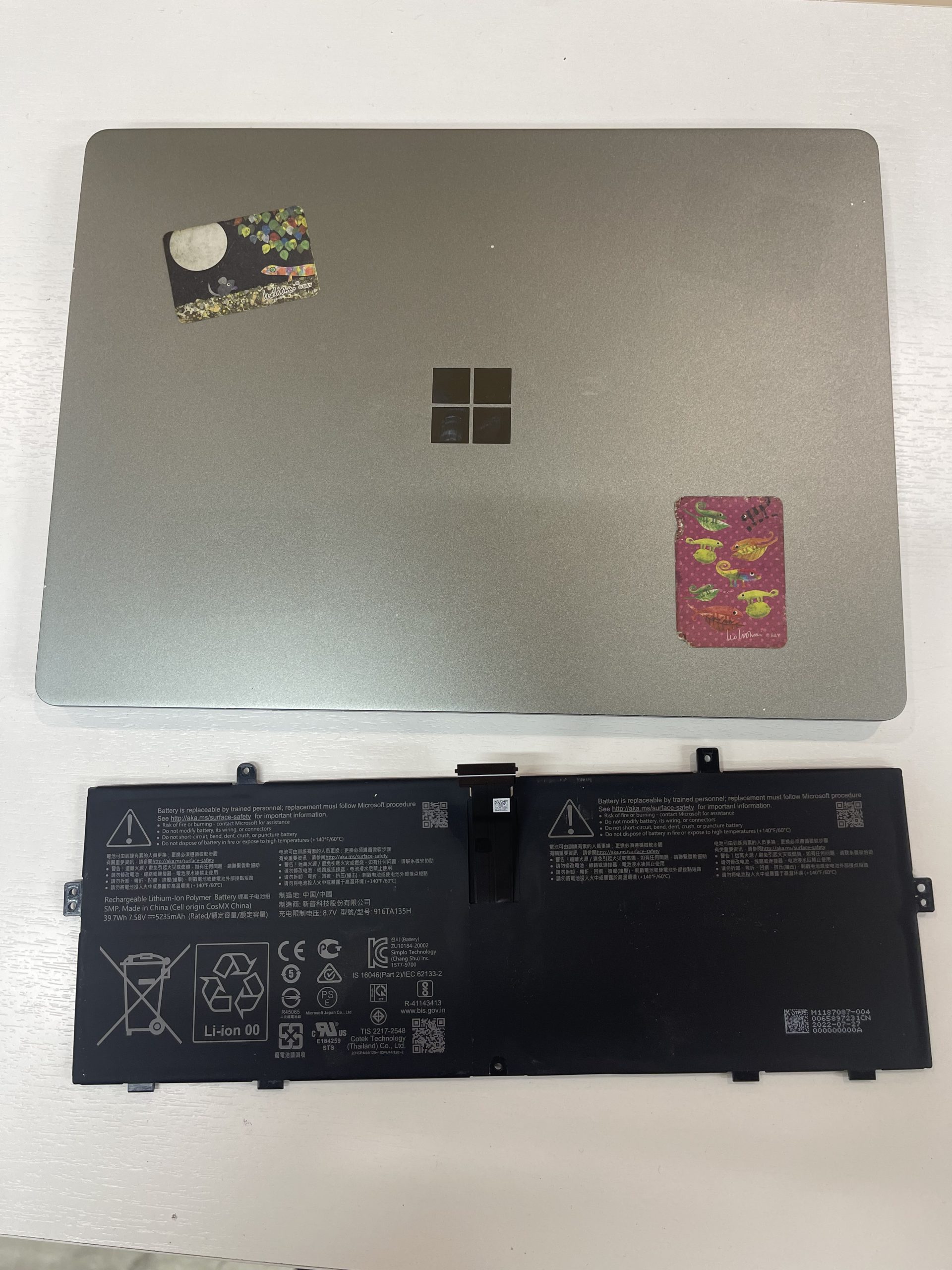 surface laptopGo２　バッテリー交換依頼承りました。
