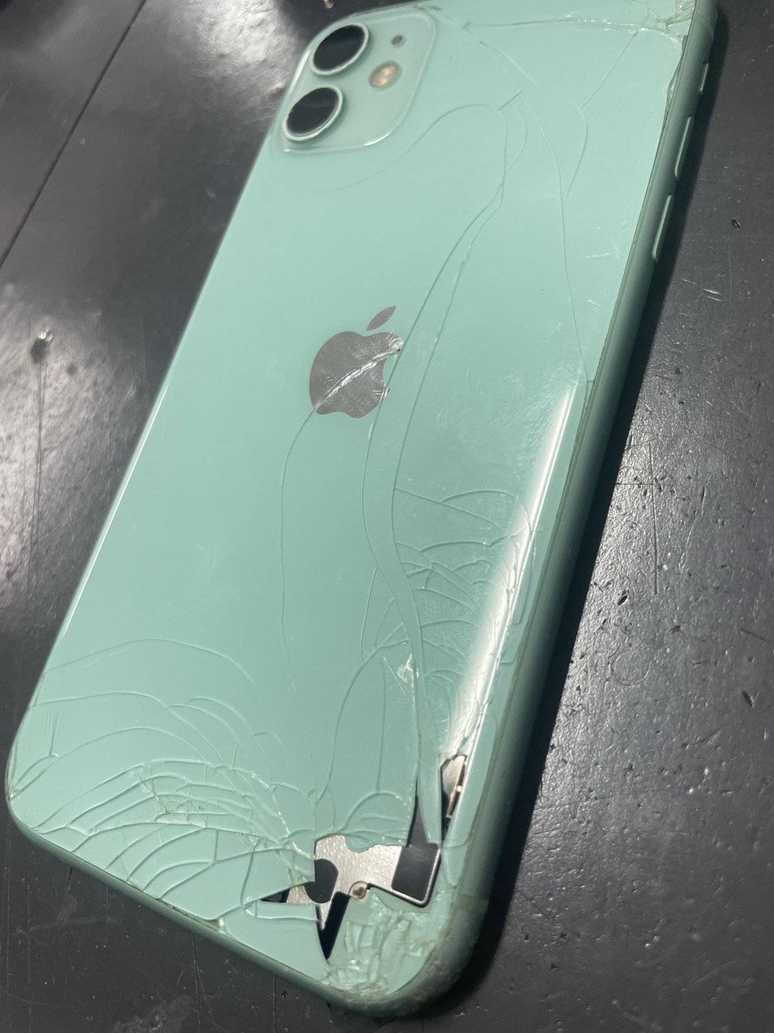 iPhoneの背面を直すメリットとは？