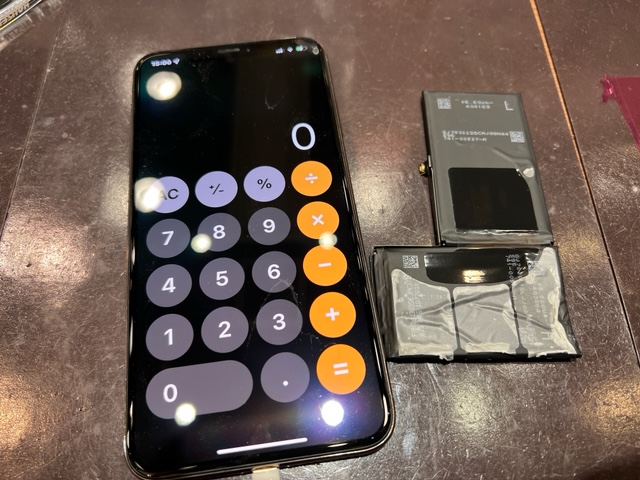 iPhoneXSmax バッテリー交換　充電の減りが早くて一日持たない　【津市、松阪市、伊勢市、名張市にお住まいの方】