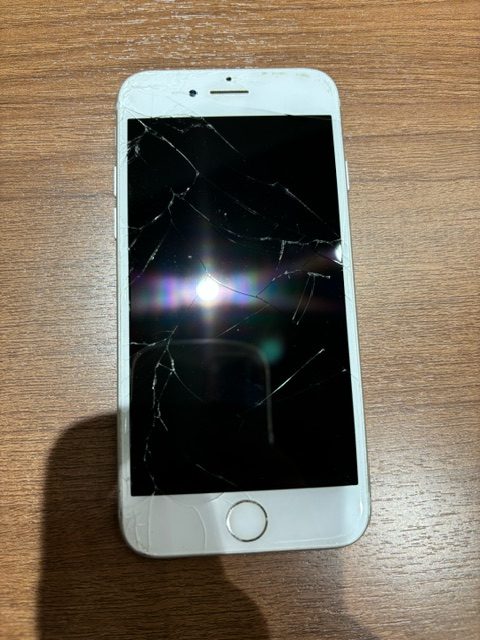 iPhone8 画面交換修理！【名張市よりご来店】