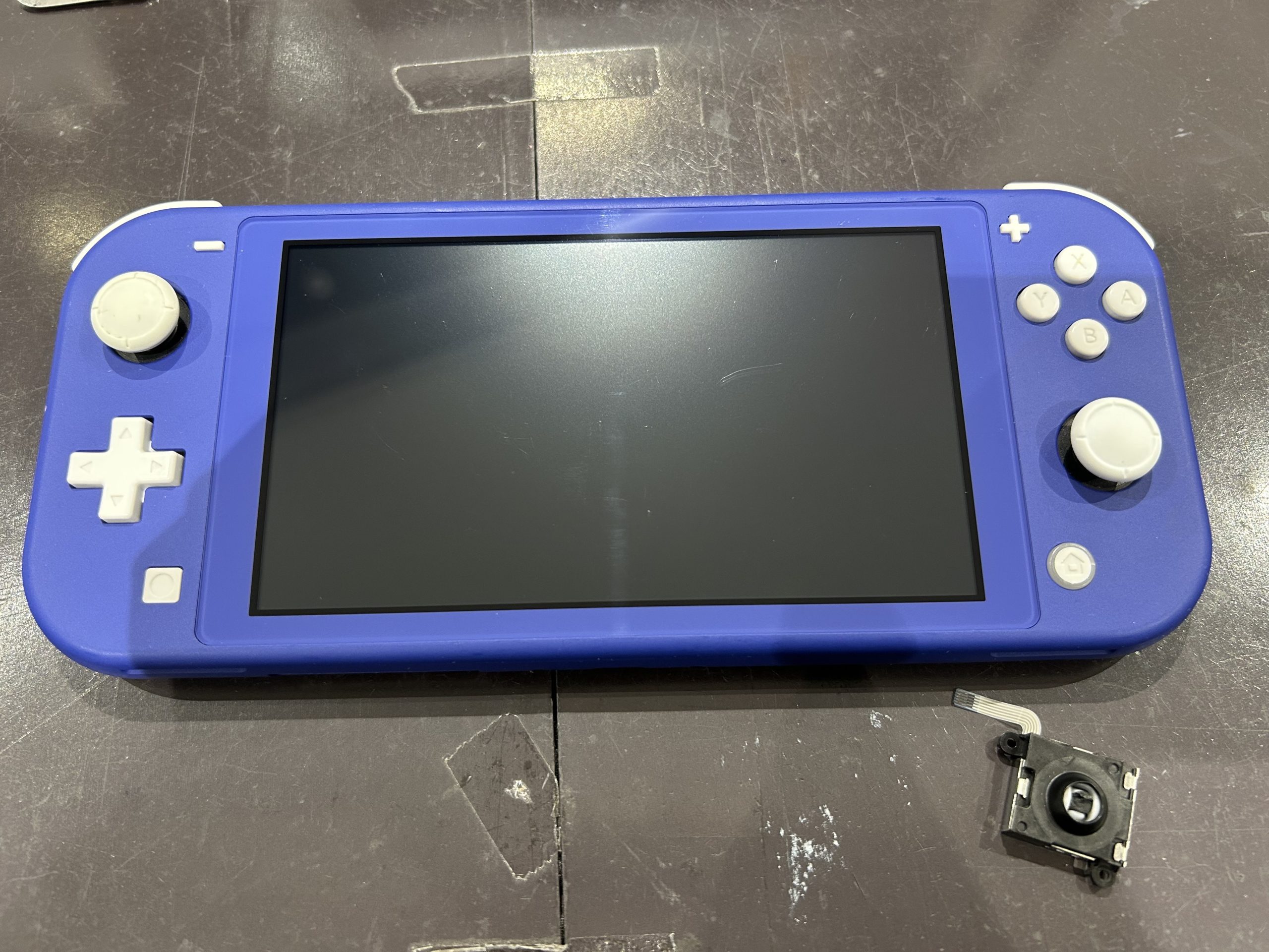 【津南店】Nintendo Switch Liteスティック交換【松阪市よりご来店】
