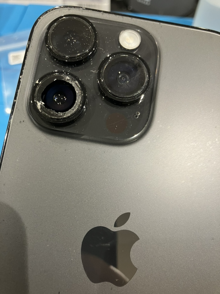 カメラレンズが割れてしまったiPhone14proの修理について【津市