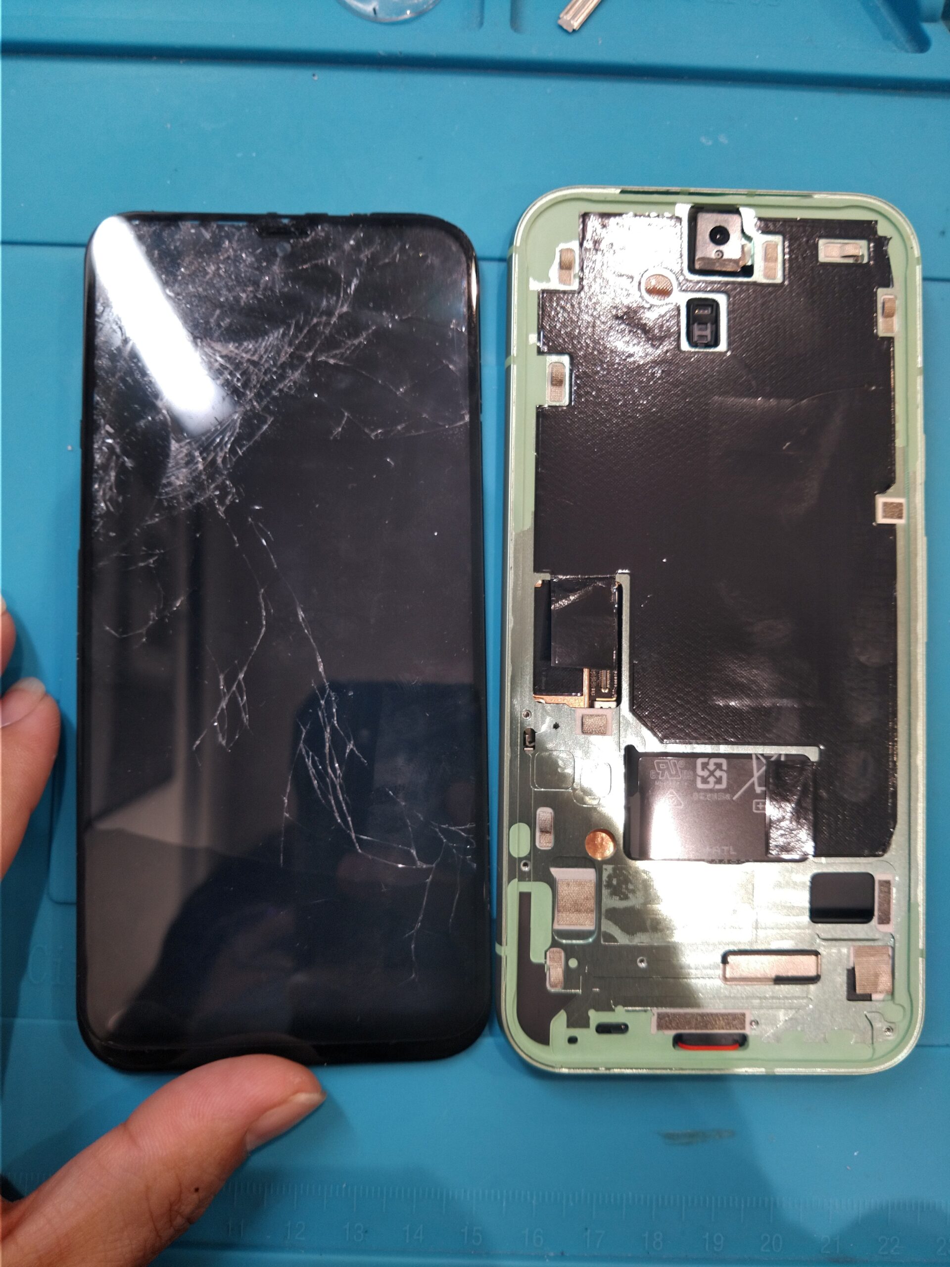 【土岐店】Google Pixel 8aの液晶パネル交換修理【土岐市からご来店】