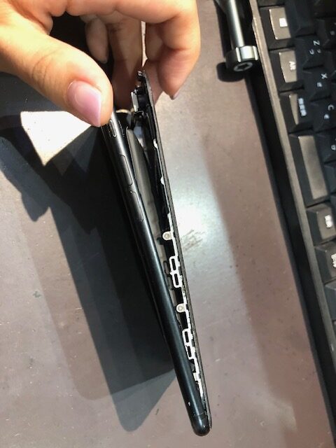 スマートクールイオンモール常滑店　iPhone7　バッテリー膨張
