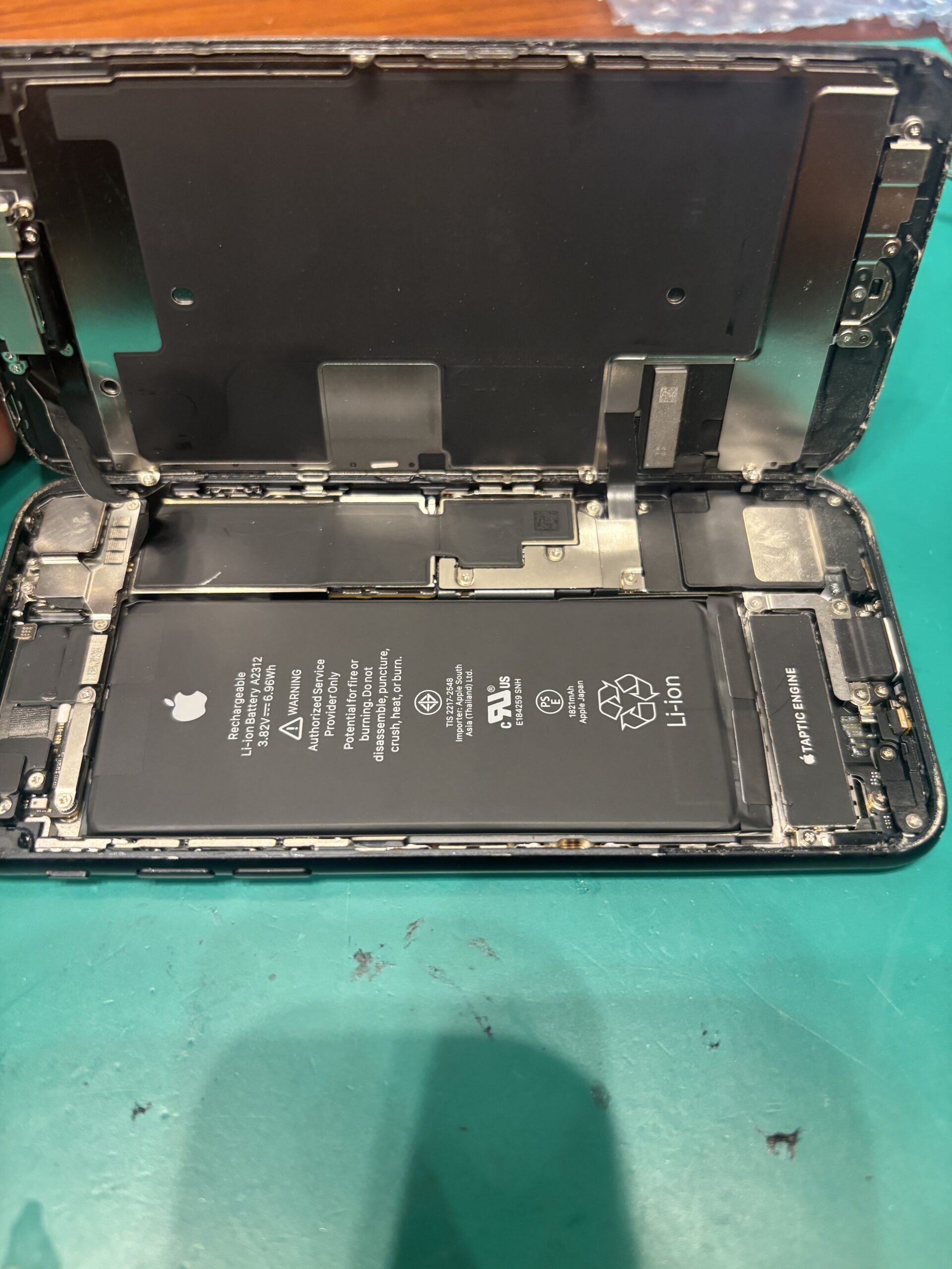 【イオンモール徳島店】iPhone SE2 バッテリー交換【徳島市からご来店】