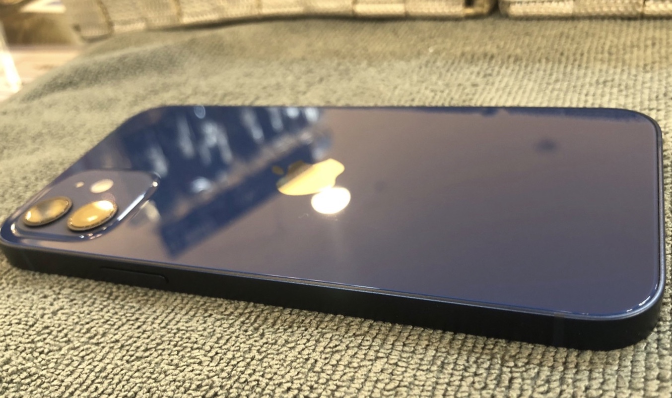 iPhone12、iPhone12miniで手帳型のケースに入れたら充電器が刺さらない？？