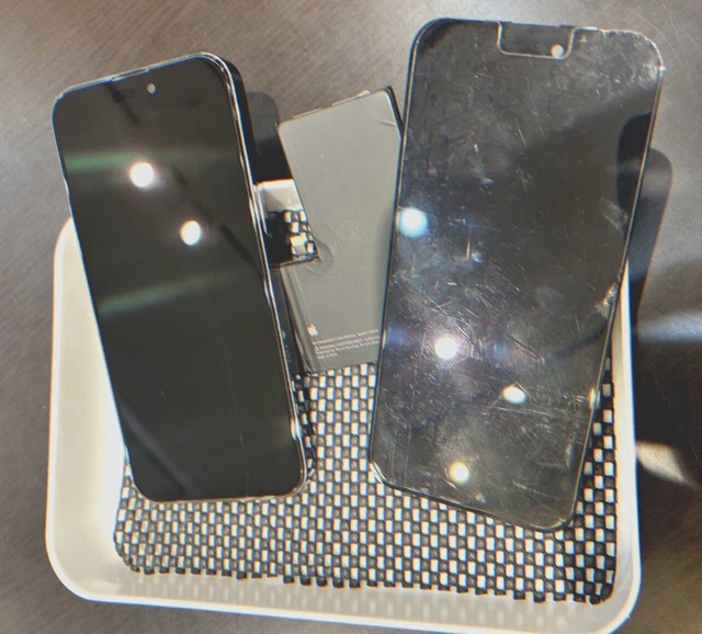 iPhone14PoMAX画面修理　バッテリー交換修理　摂津市