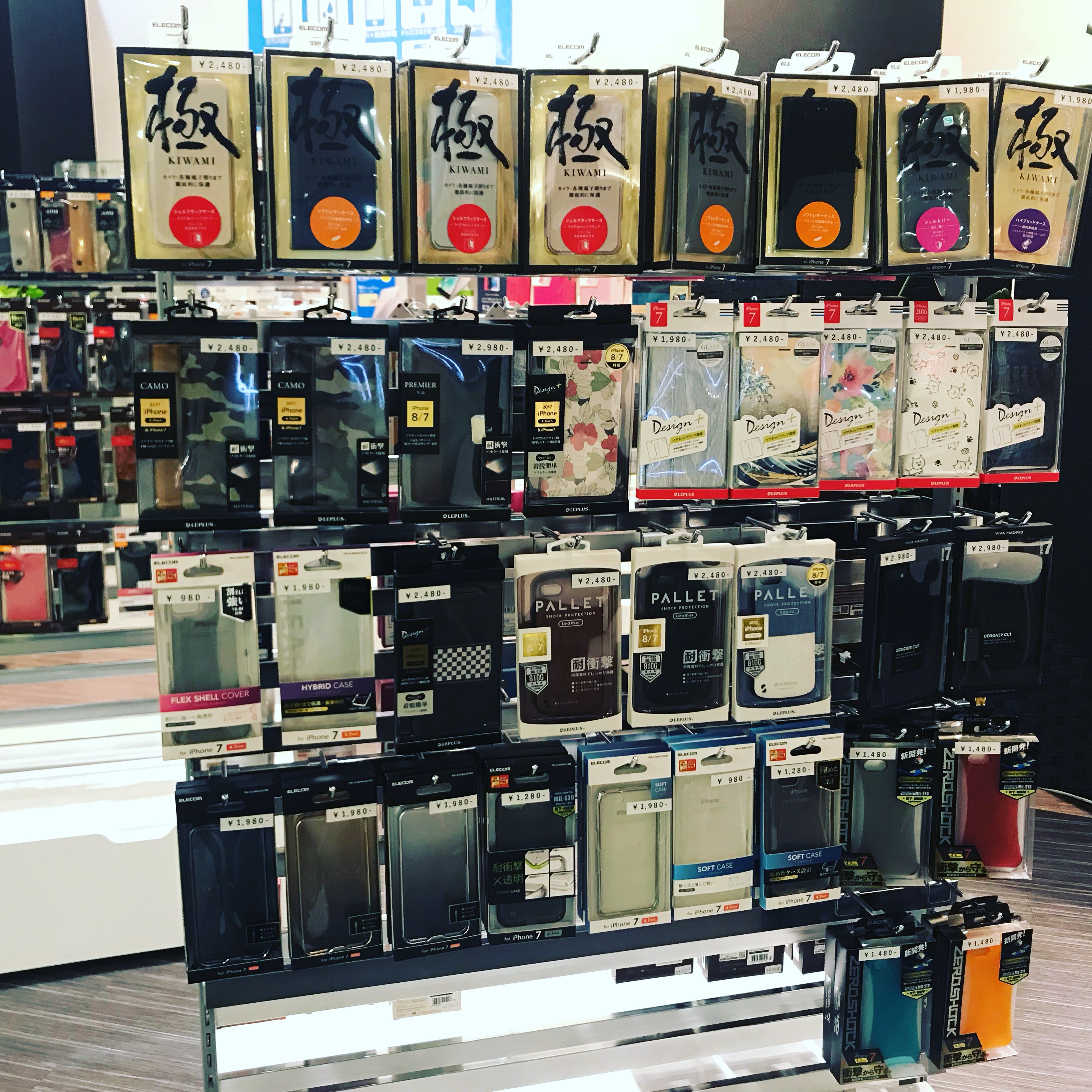 スマートクールつかしん店ではiphoneカバーや液晶フィルムも取り揃えております🎶お気軽にお立ち寄り下さい。