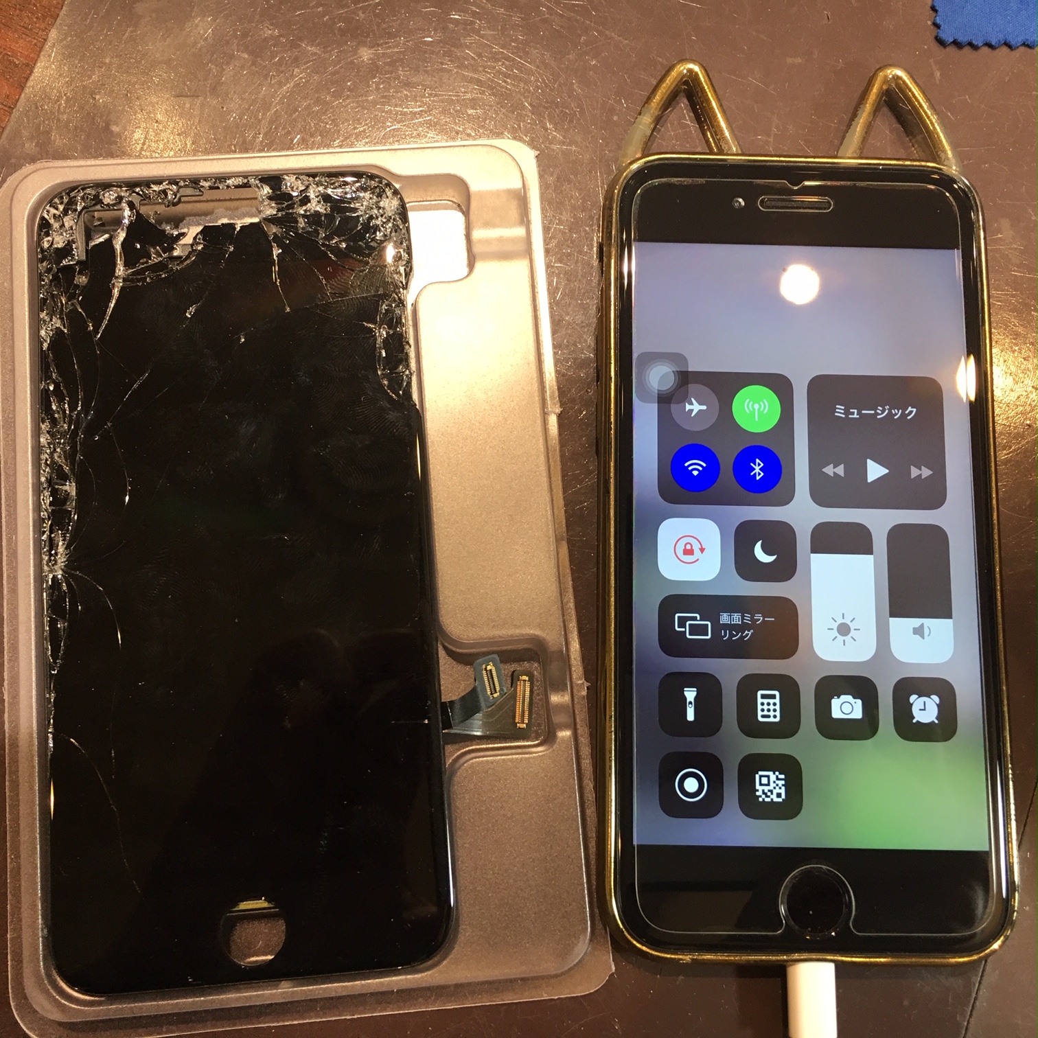 バキバキに割れてしまったiPhone8！内側カメラもアウト。。でも画面交換でちゃんと使えるようになりました。尼崎・川西・伊丹のiPhone修理専門店スマートクールです☆