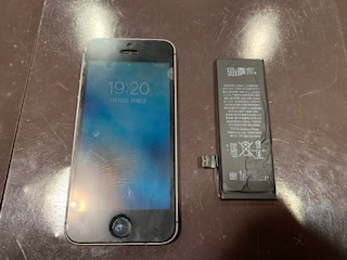iPhoneにまつわるお悩みを即日お修理！iPhoneSEバッテリー交換＜宝塚市よりお越しのお客様＞