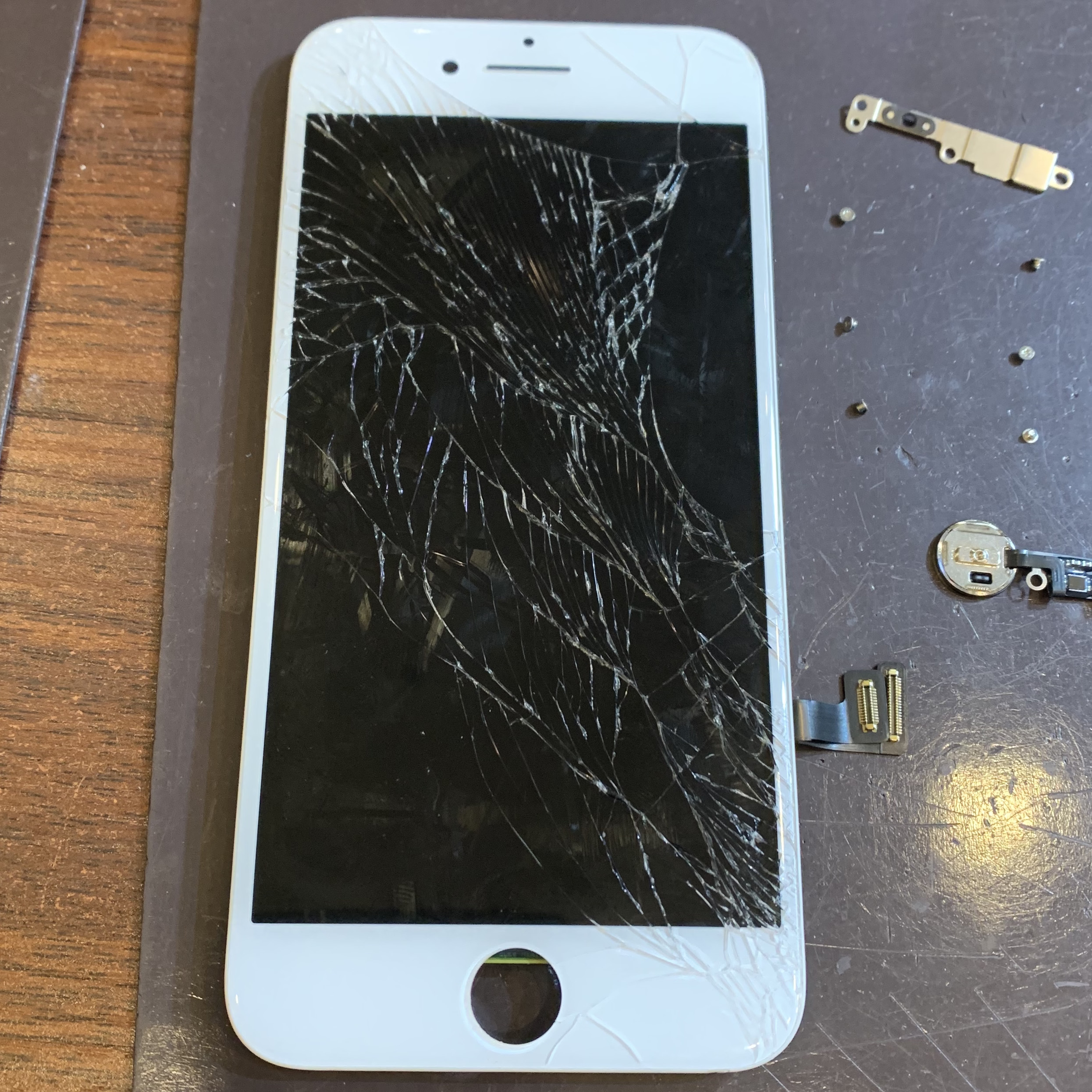 【iPhone７画面交換】川西−画面割れで端末自体が使えなくなる可能性も！！ヒ