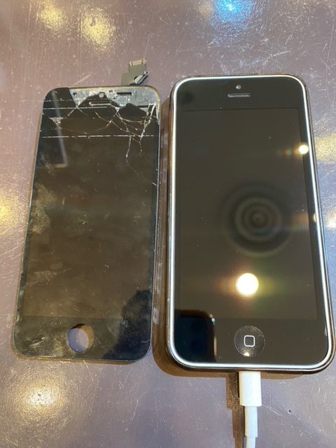 iphone5C　画面交換　尼崎市からお越しのお客様　オ