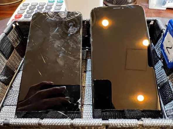 iPhoneXSの画面交換【尼崎市からお越しのお客様】カ