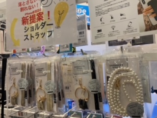 今人気のショルダーストラップ✨