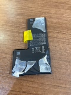 iPhoneXS　バッテリー交換　バッテリー膨張　伊丹市よりお越しのお客様