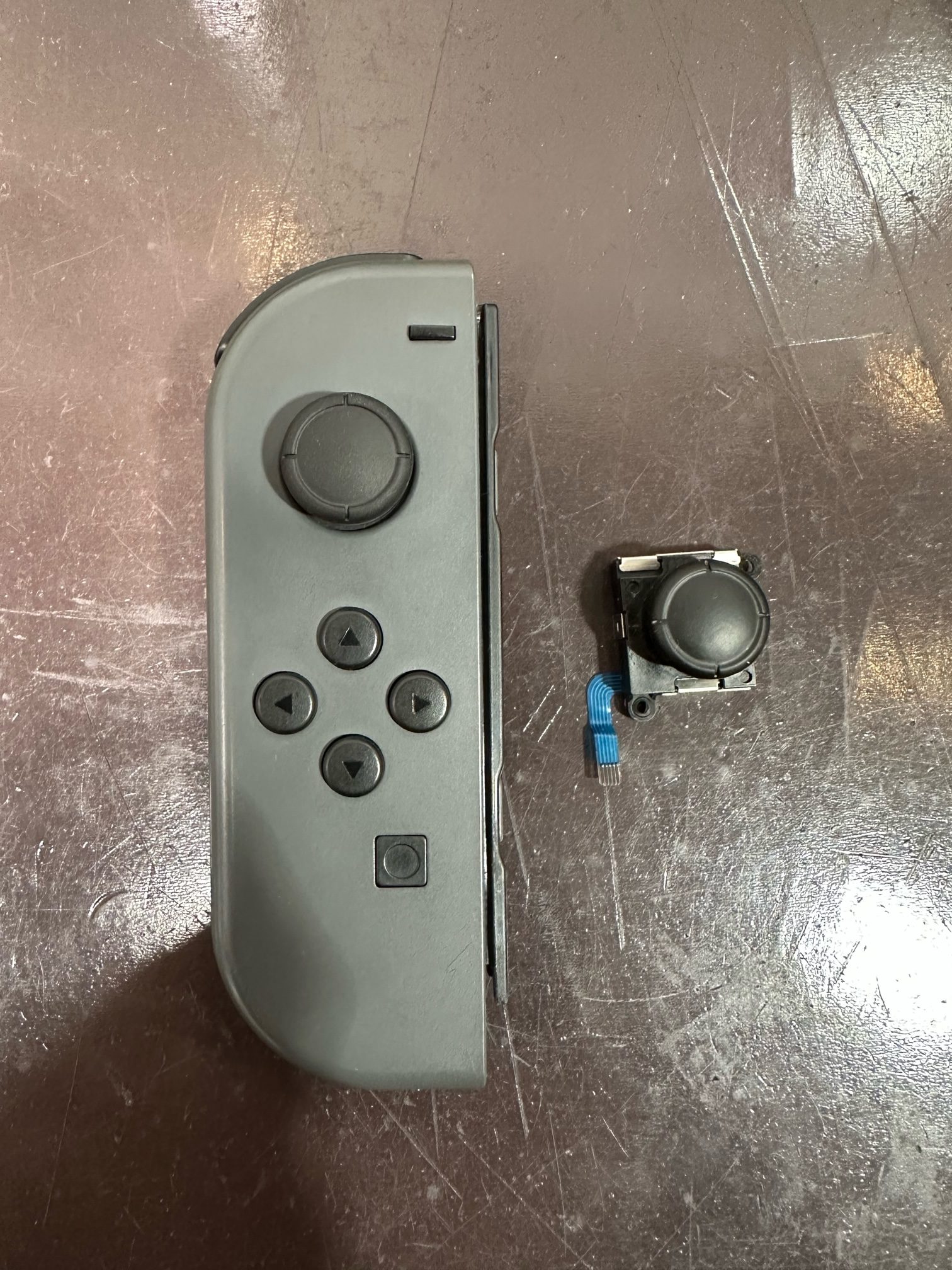【Switch スティック修理】画面が勝手に動く！？それスティックが問題かもです。