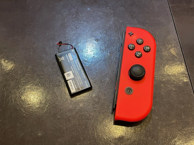 ジョイコン　バッテリー交換　尼崎市よりお越しのお客様