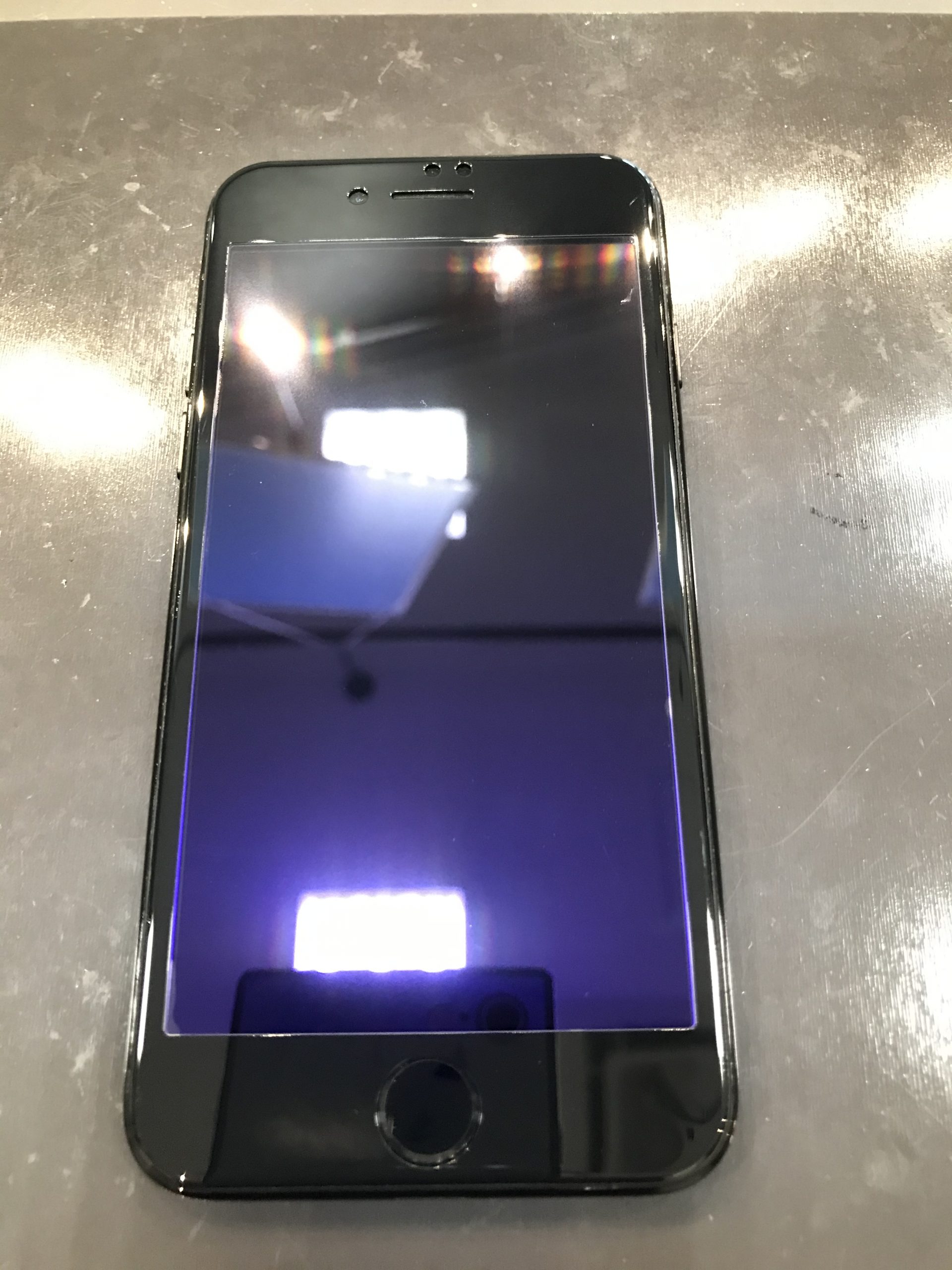 バキバキに割れてしまったiPhoneの画面も新品同様ピカピカに！！！